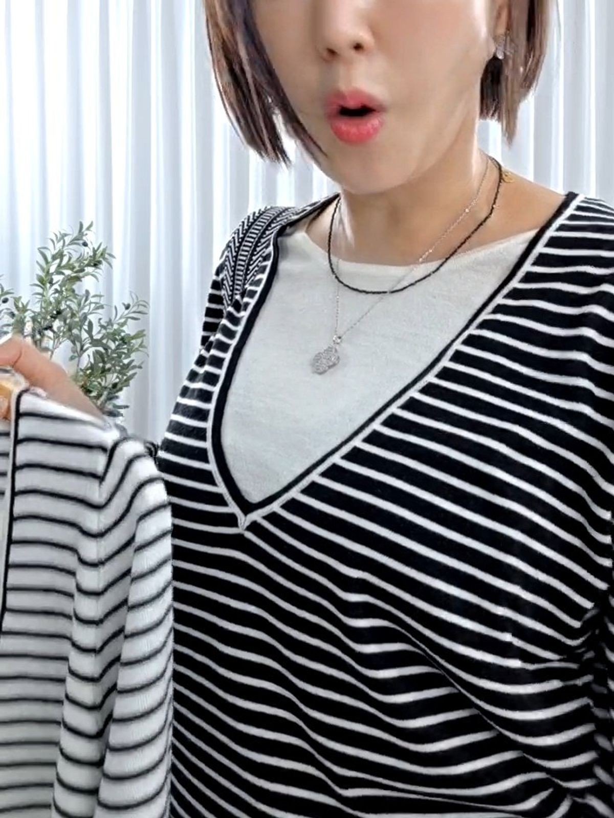 31558-깊은브이단가라니트 썸네일 4