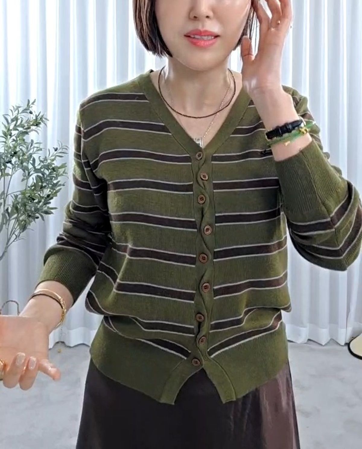 31569-뮤뮤꼬임단추단가라가디건 썸네일 2