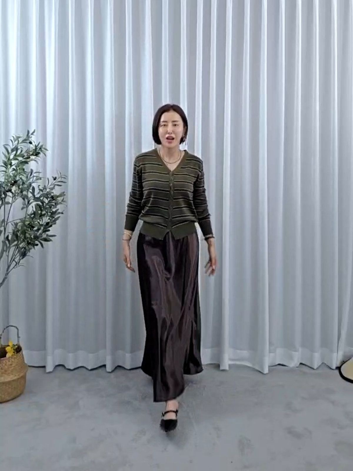 31569-뮤뮤꼬임단추단가라가디건 썸네일 3