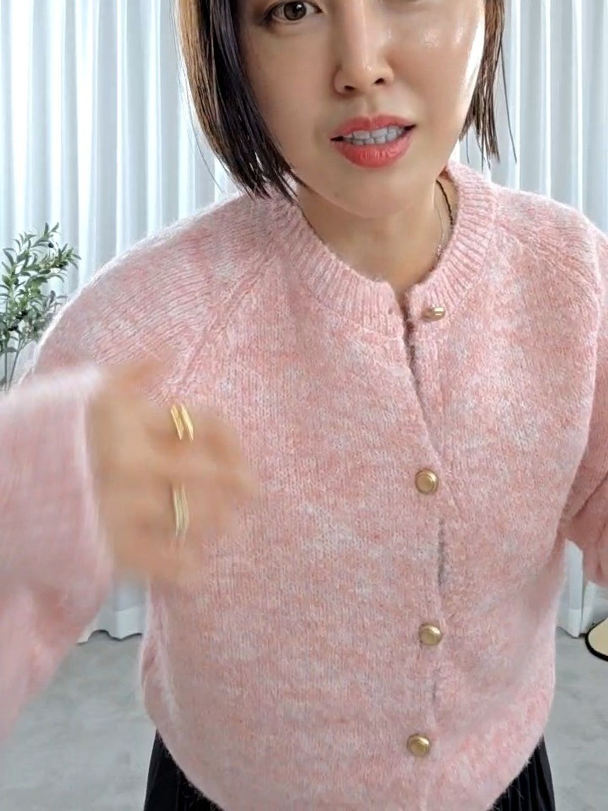 31609-유니크골드단추울가디건