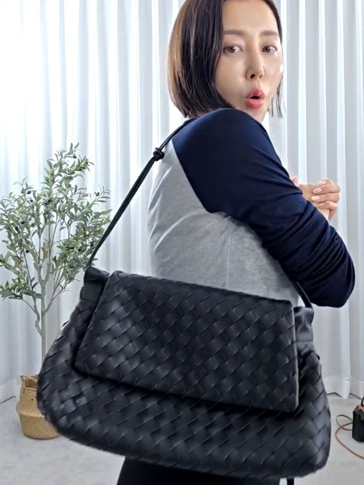 31801-차정원꼬임소가죽가방
