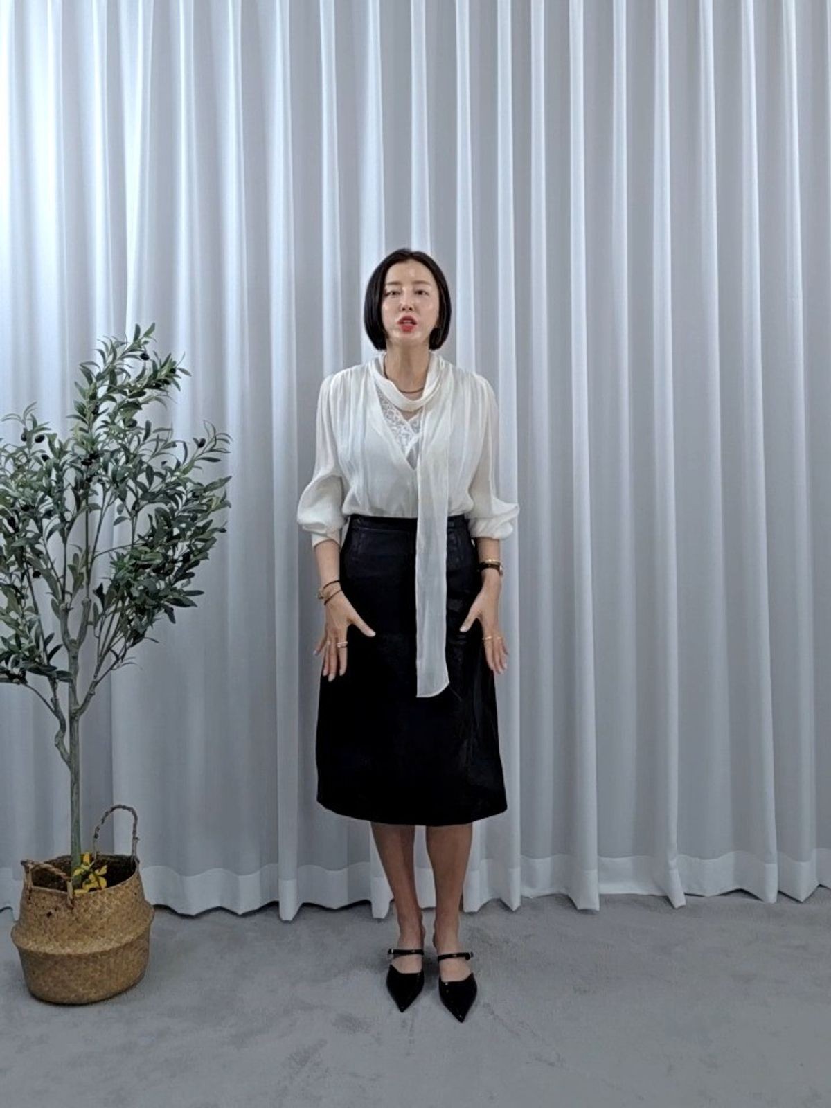 31841-라인레더스커트