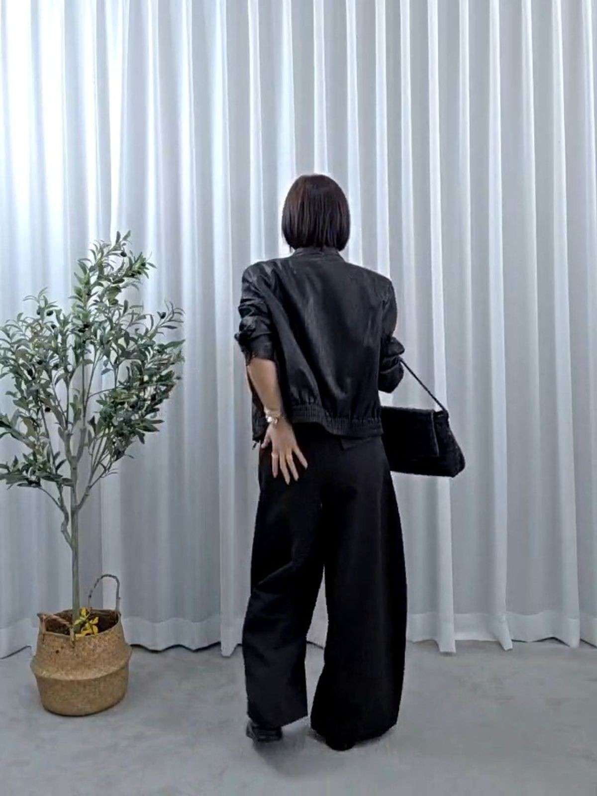 31847-소수정예레더자켓 썸네일 2